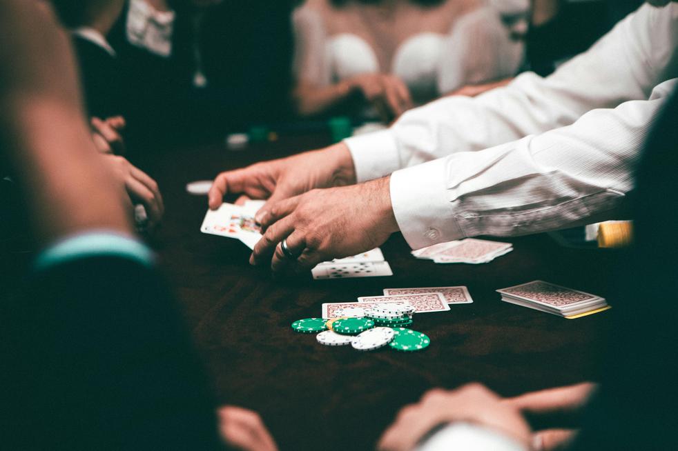 Jeux de Casino en Direct vs Jeux RNG : Le Guide Complet pour Choisir Jeux de Casino en Direct vs Jeux RNG : Le Guide Complet pour Choisir